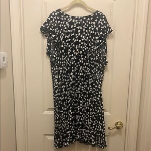 Elegant Black and White Patterned Dress from Diane Von Furstenberg.